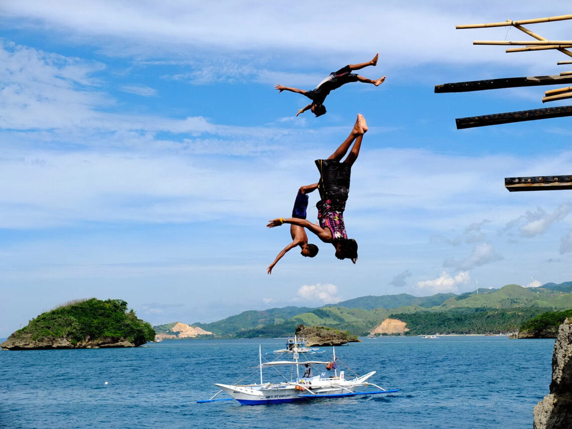 Local kids cliff jumping at Magic Island, Boracay
