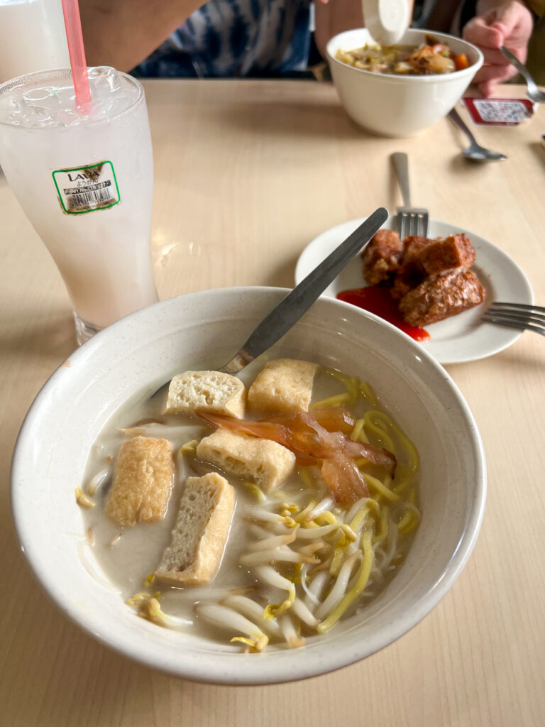 Hot Bowl White Curry Mee